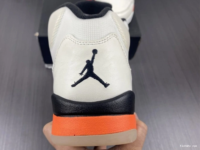 Total Jordan Orange Retro DC1060-100 5 0613